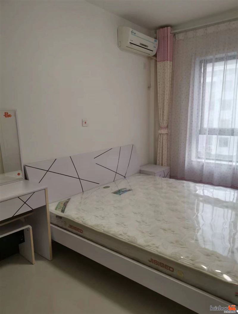 府西街小吃一条街房屋出租 带着空调洗衣机热水器